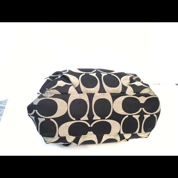 Coach hobo signature purse great condition - Picture 8 of 8